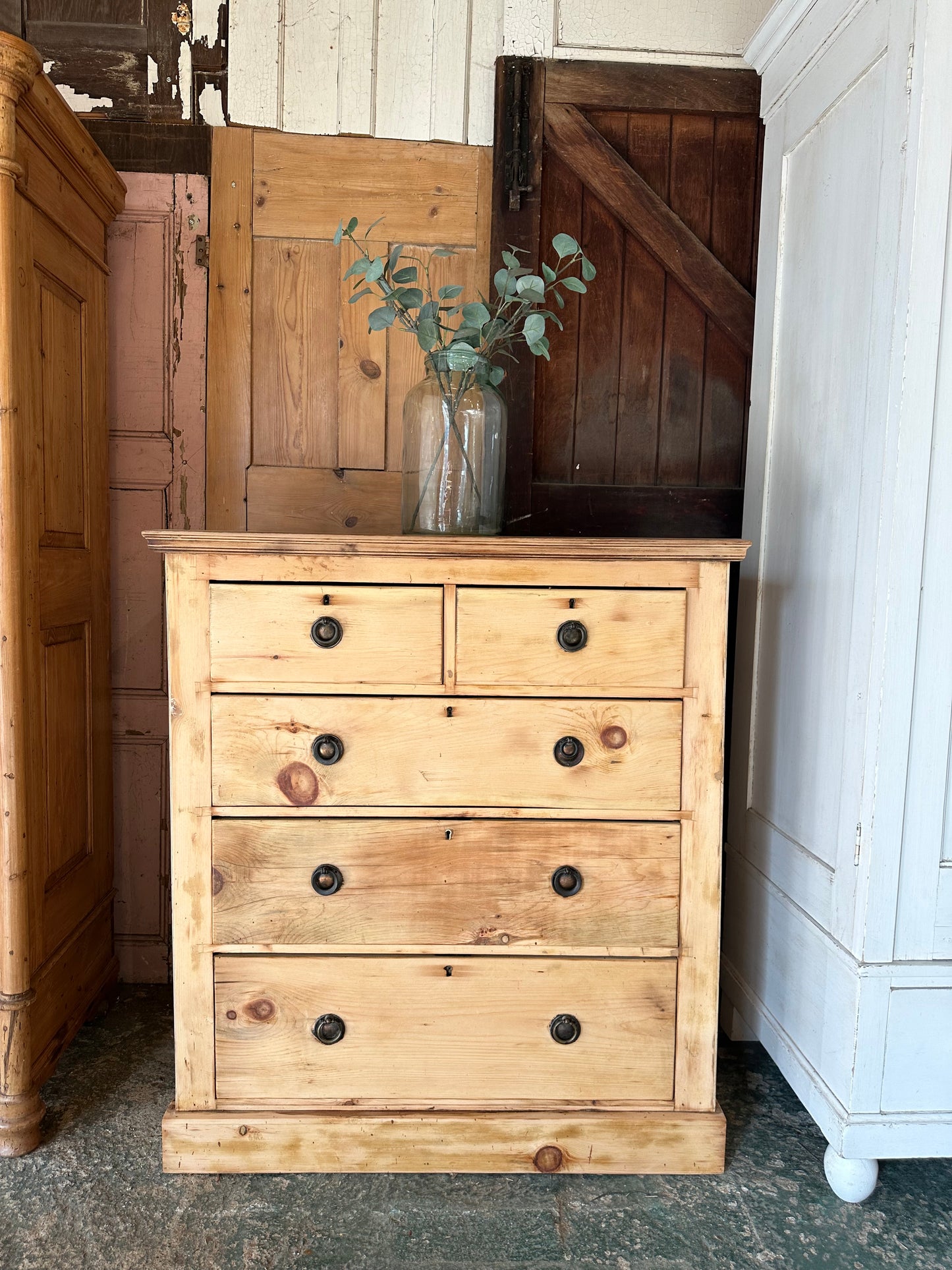 Rustic vintage chest of drawers