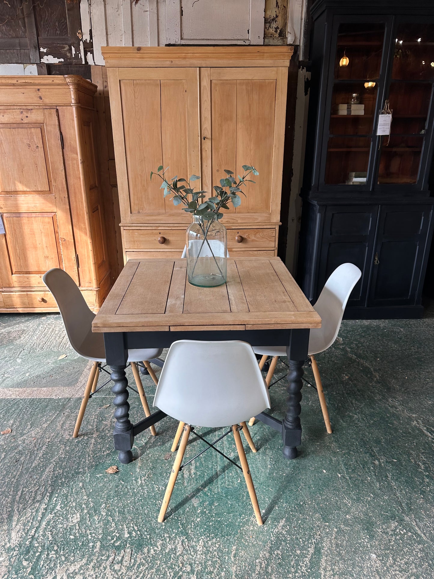 Rustic oak barley twist draw leaf table