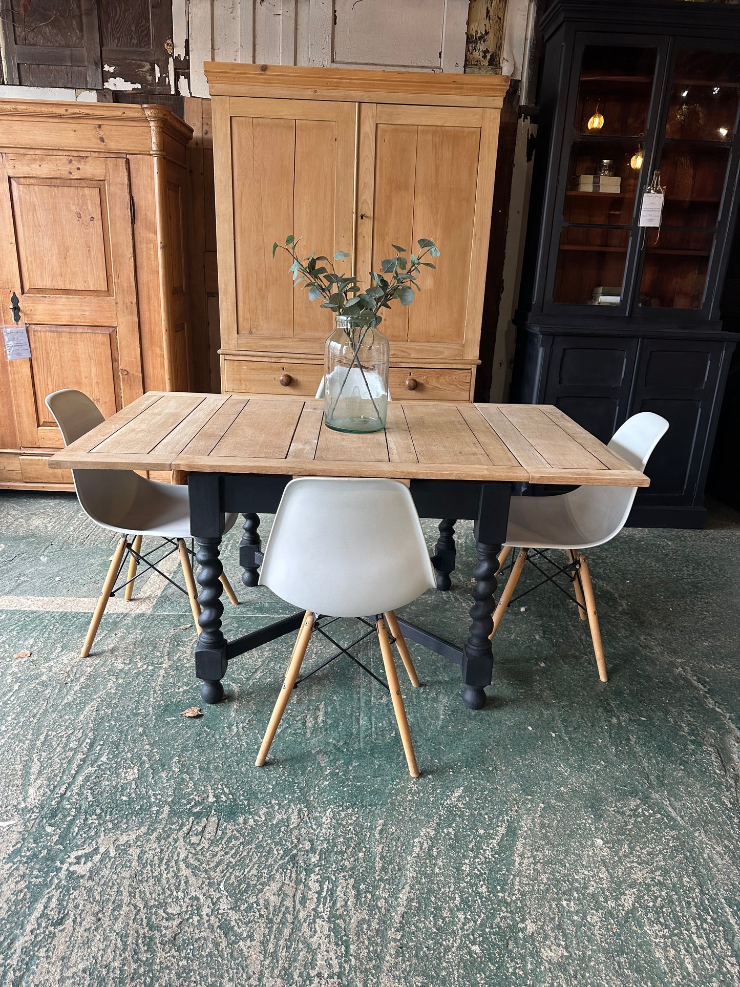 Rustic oak barley twist draw leaf table