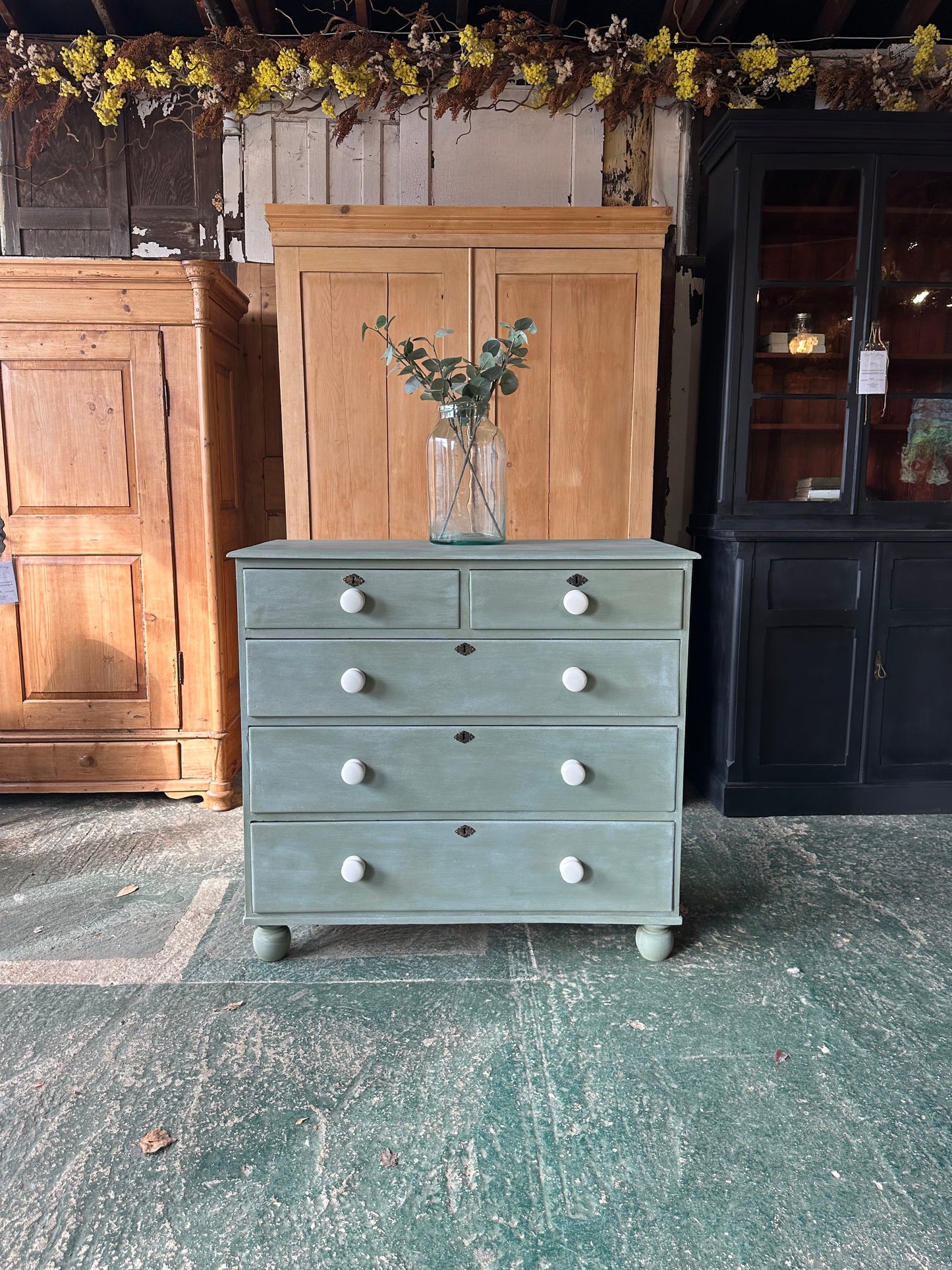 Vintage chest of drawers