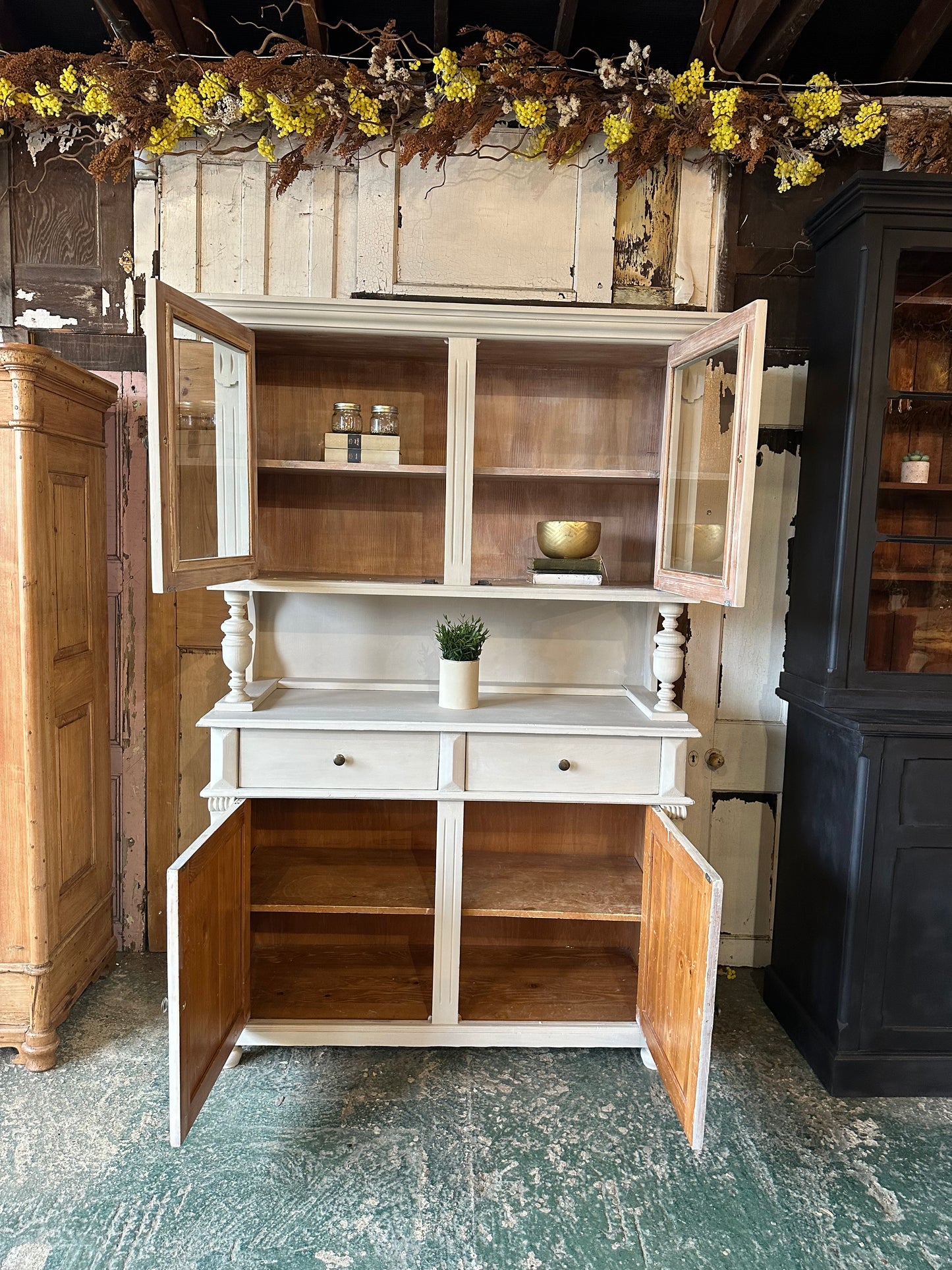 Vintage dresser