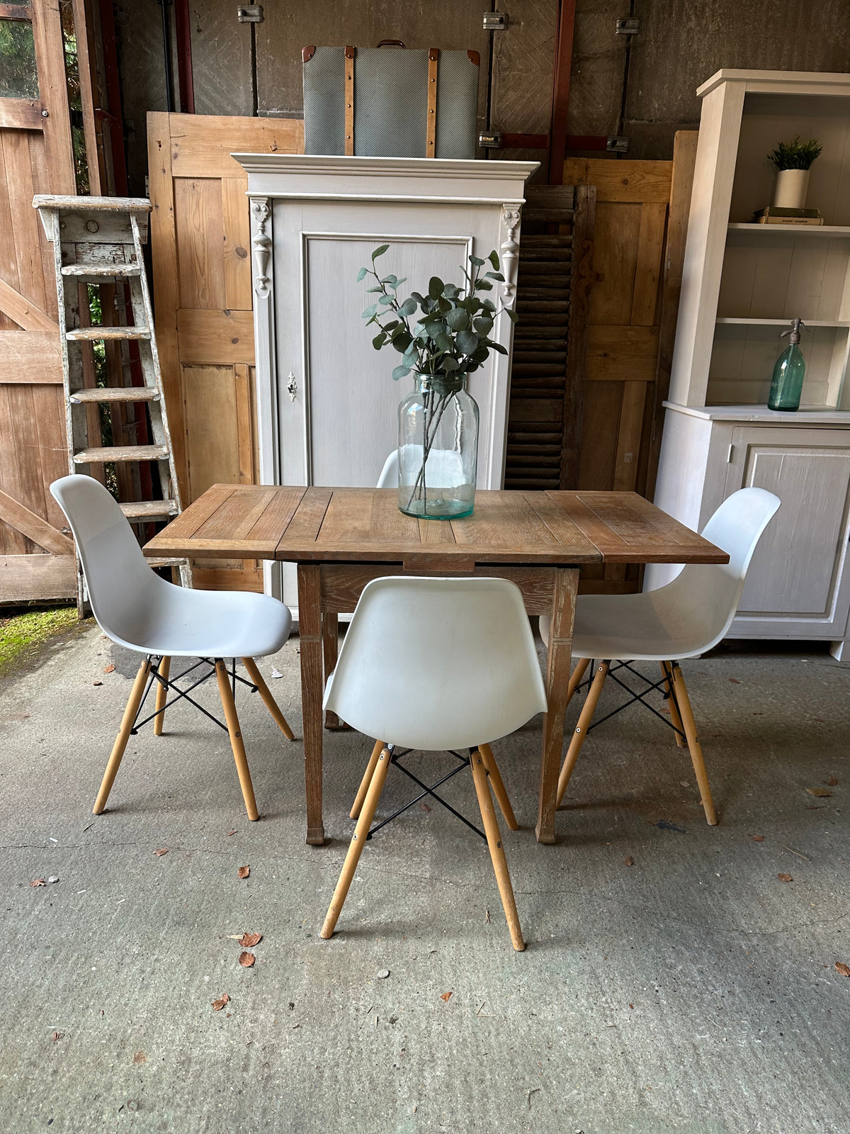 Vintage oak draw leaf table 2-4 seater
