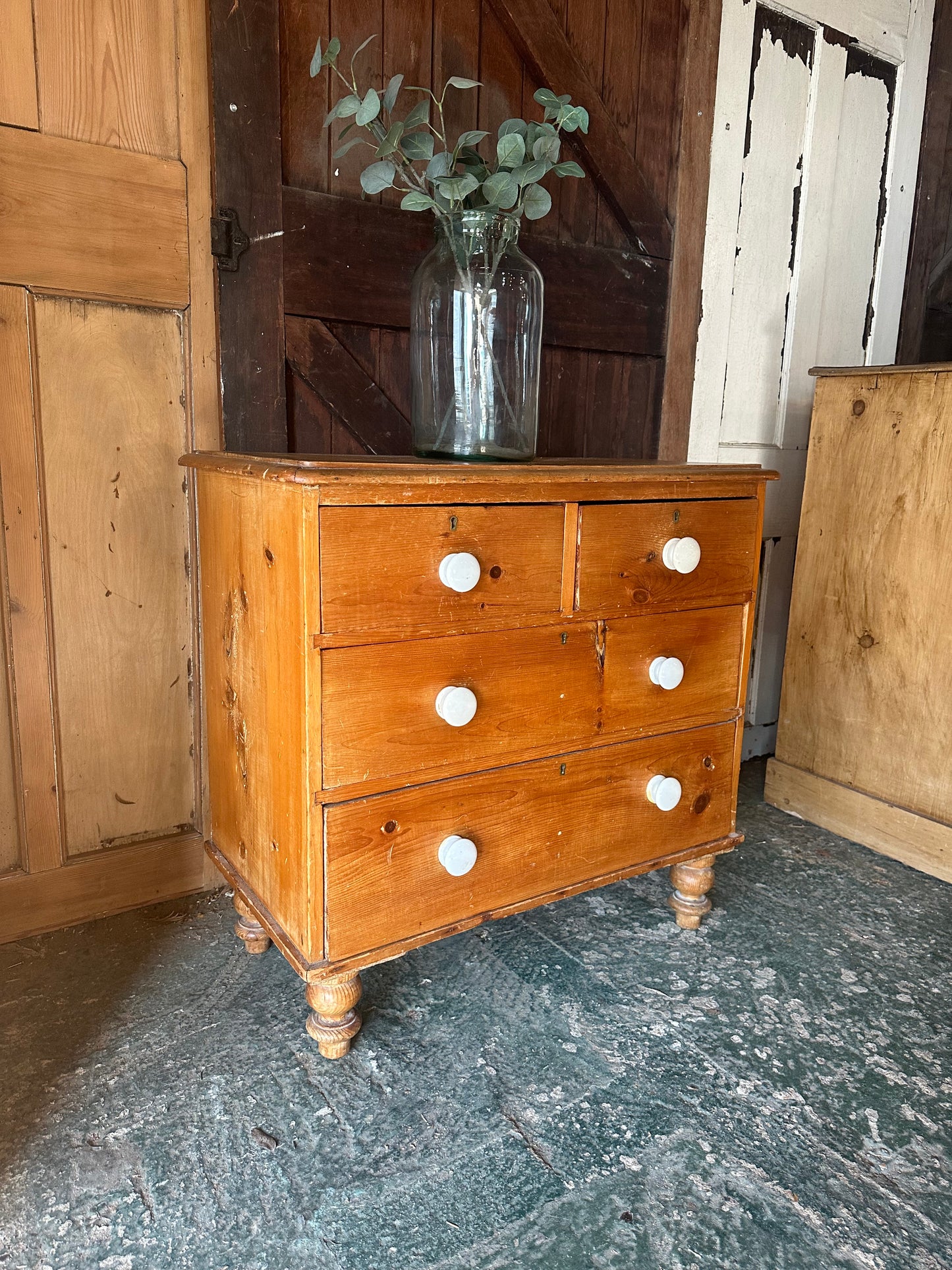 Vintage chest of drawers