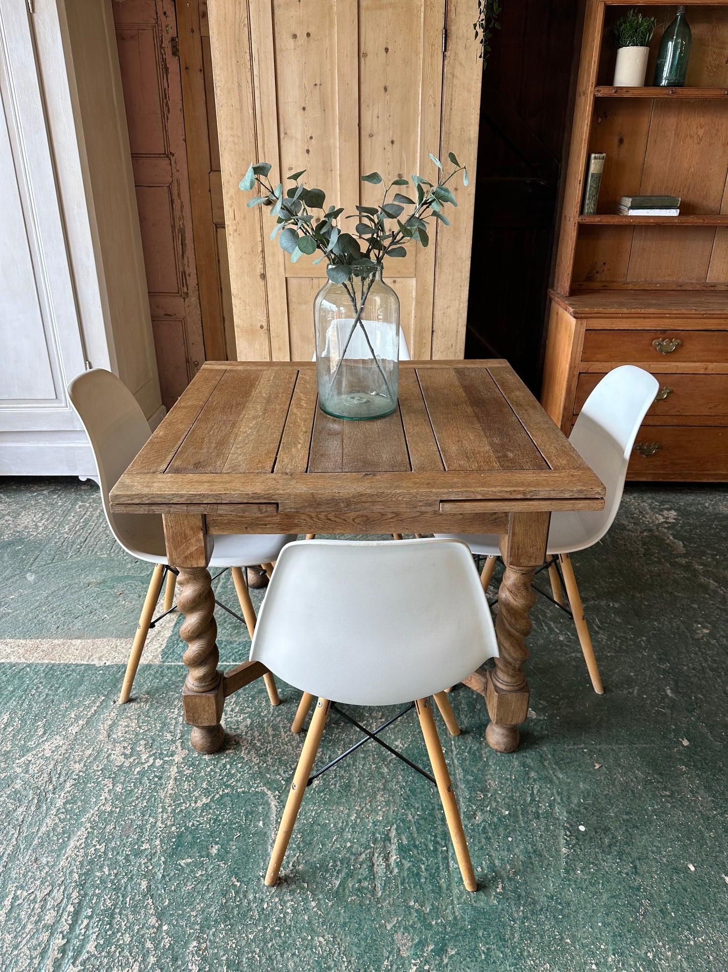 Rustic barley twist oak draw leaf table 4-6 seater