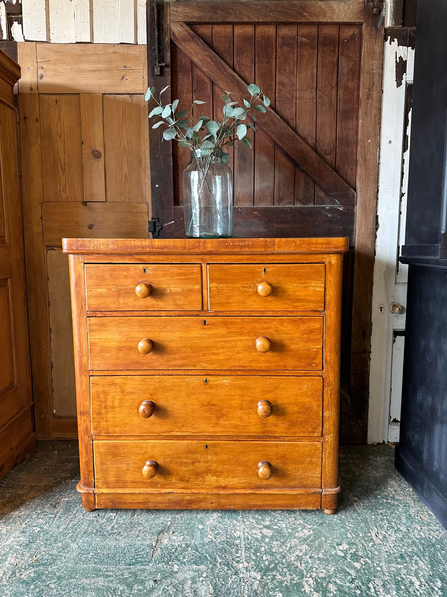 Rustic vintage chest of drawers