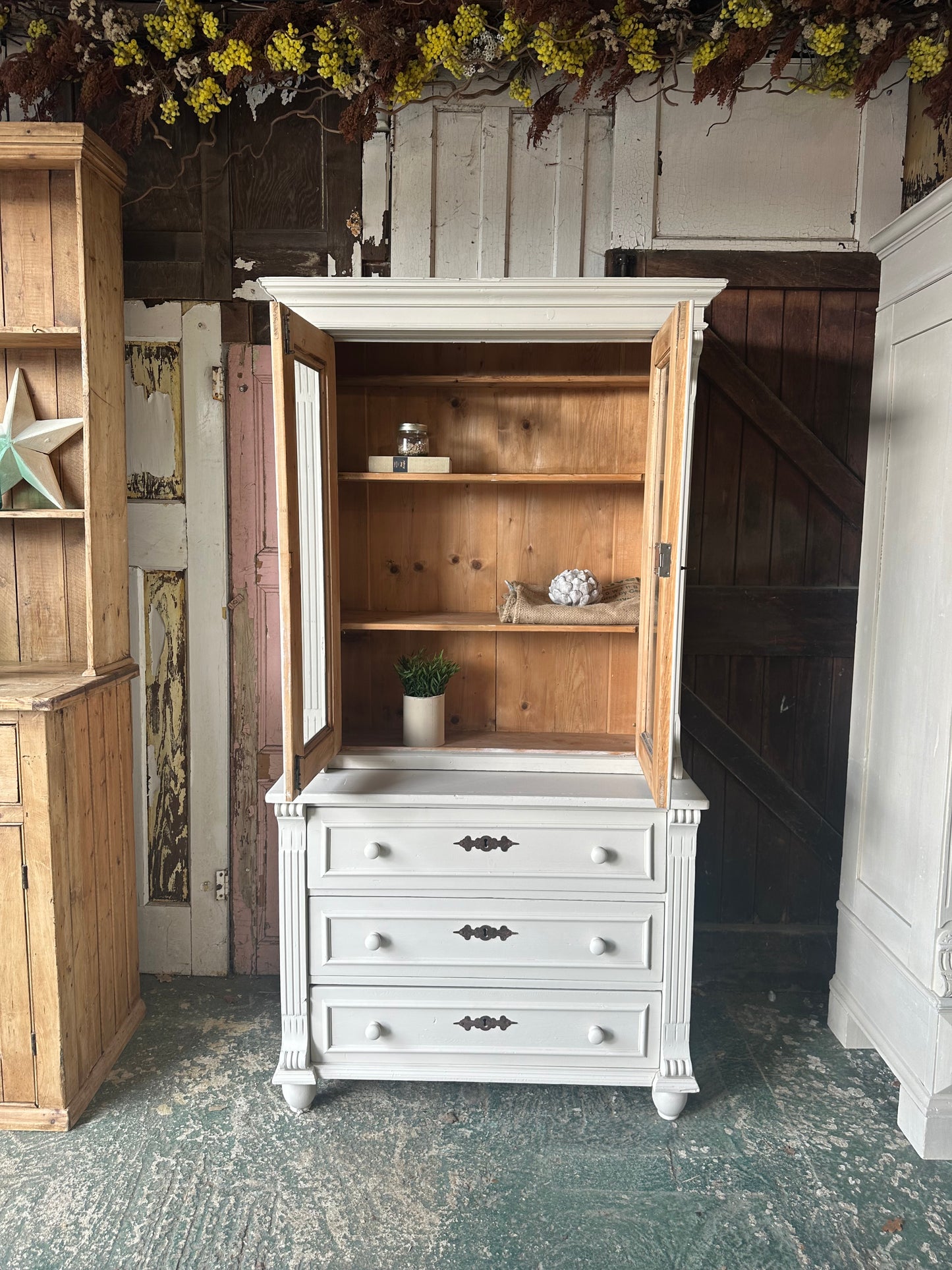 Vintage dresser