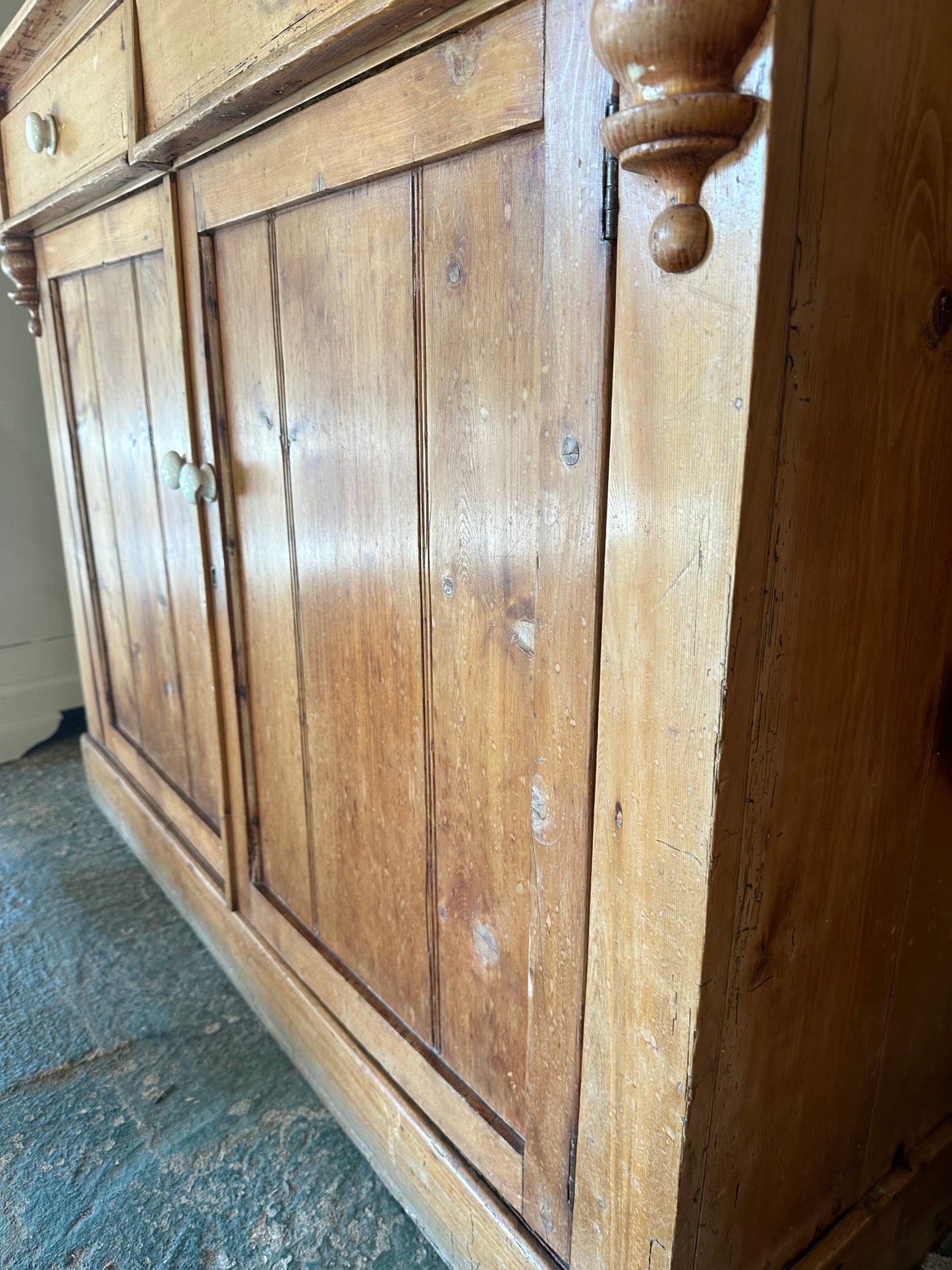 Vintage dresser