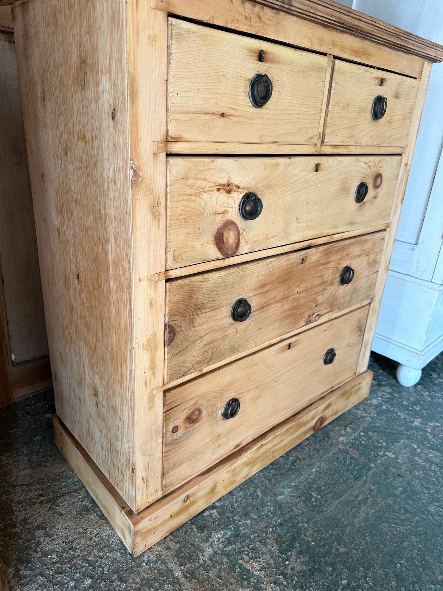 Rustic vintage chest of drawers