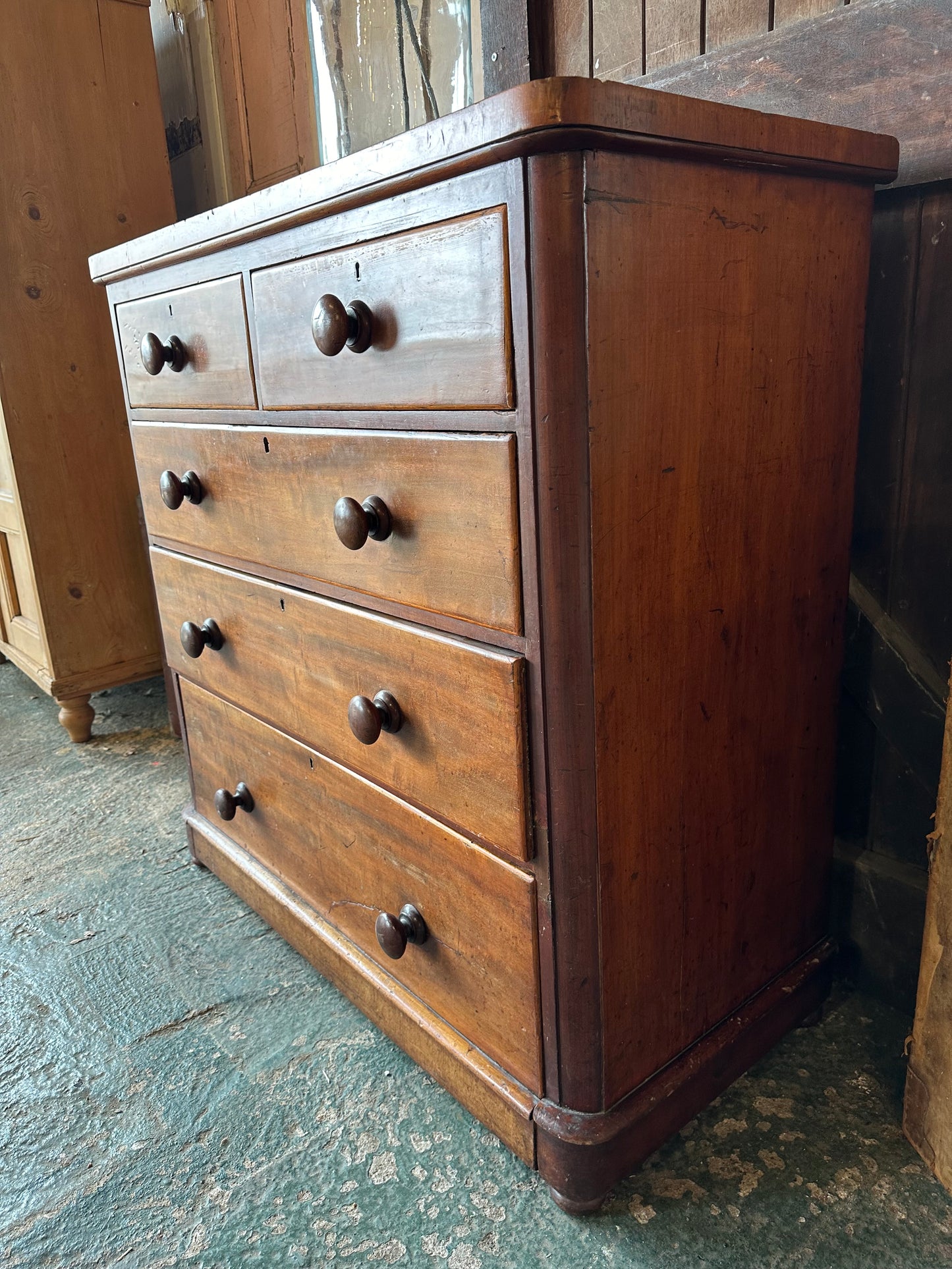 Rustic vintage chest of drawers