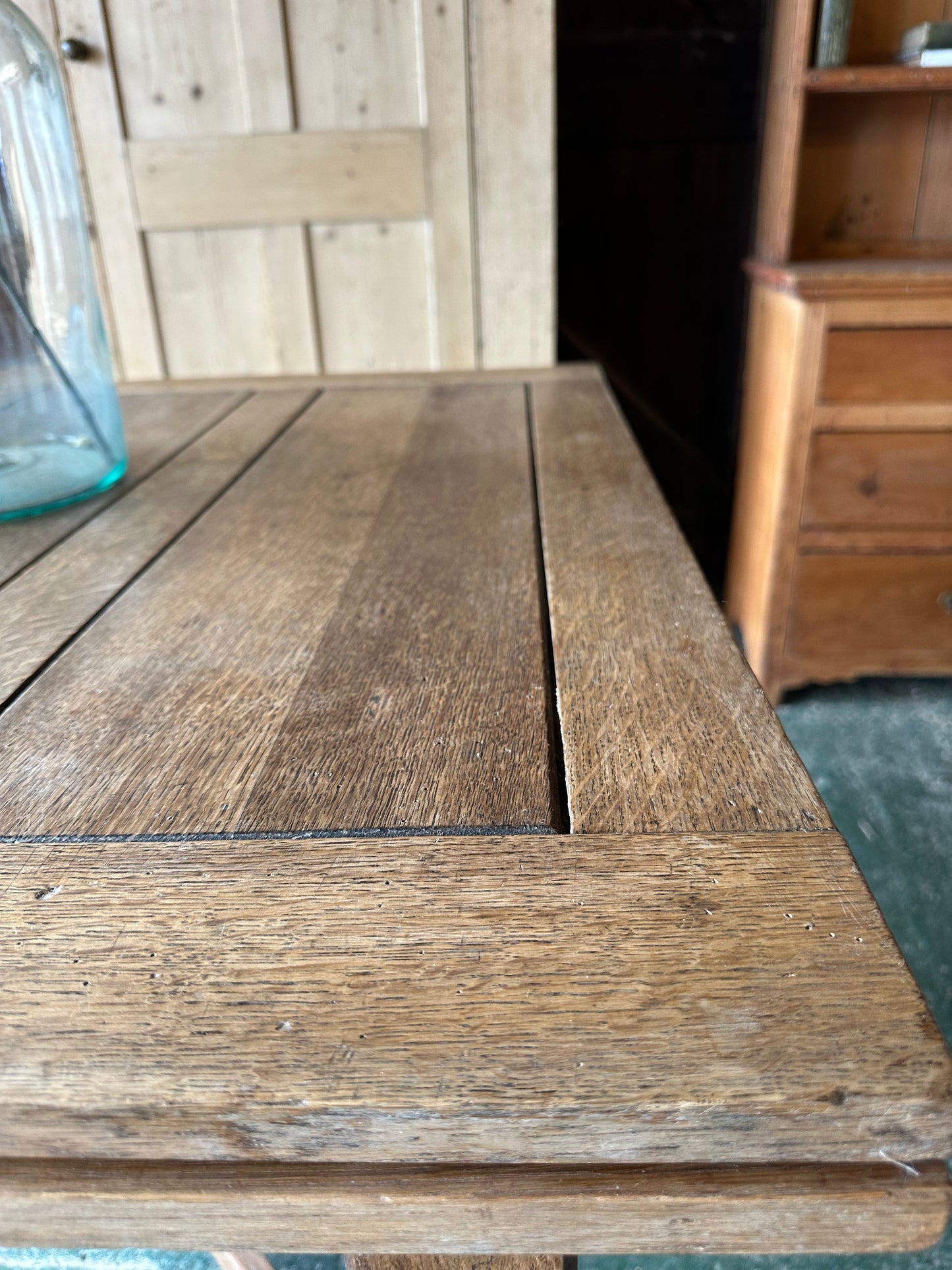 Rustic barley twist oak draw leaf table 4-6 seater