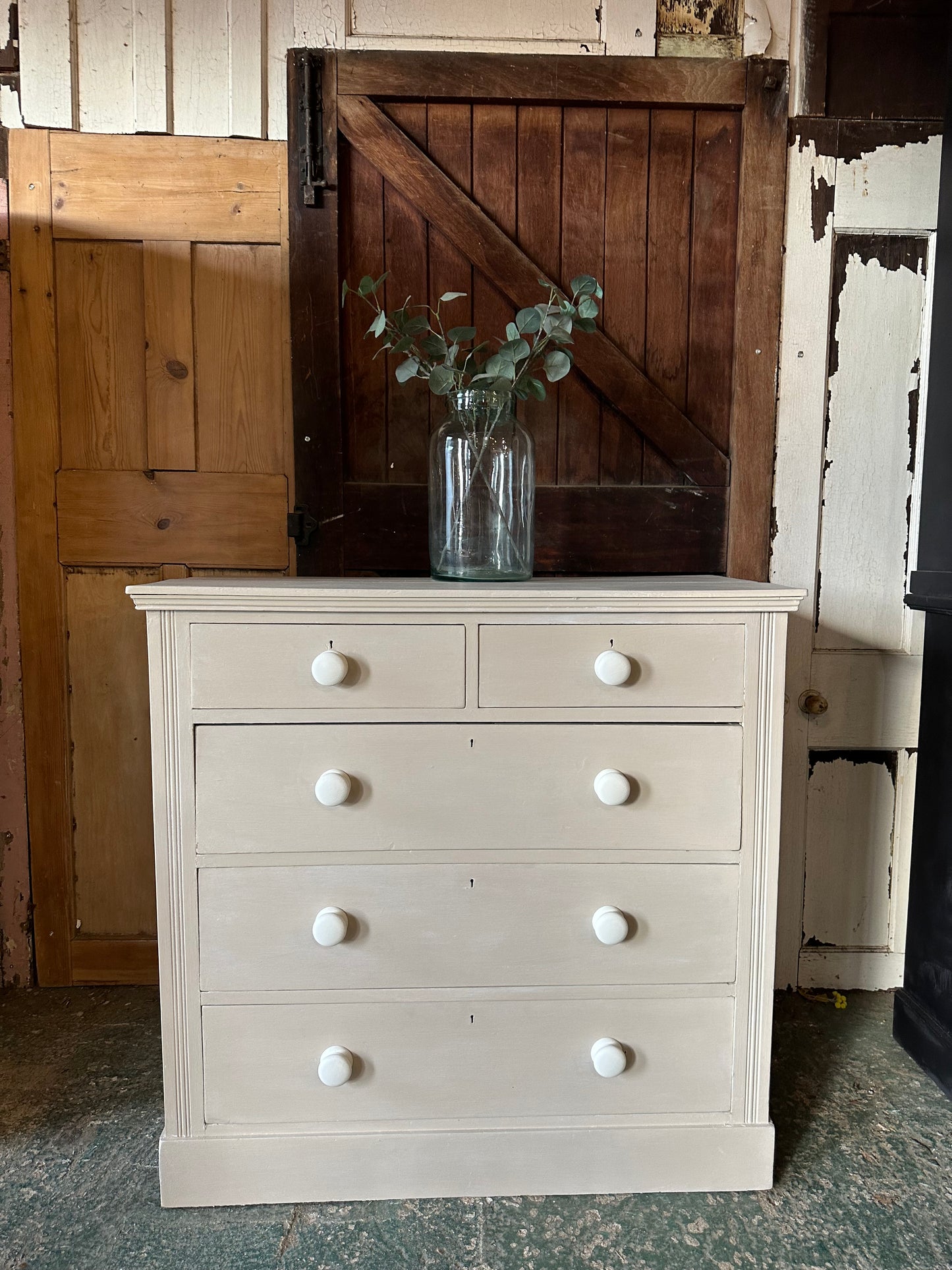 Vintage chest of drawers