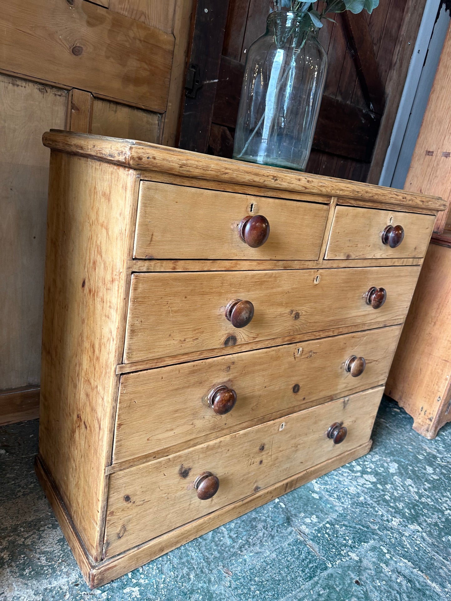 Vintage chest of drawers