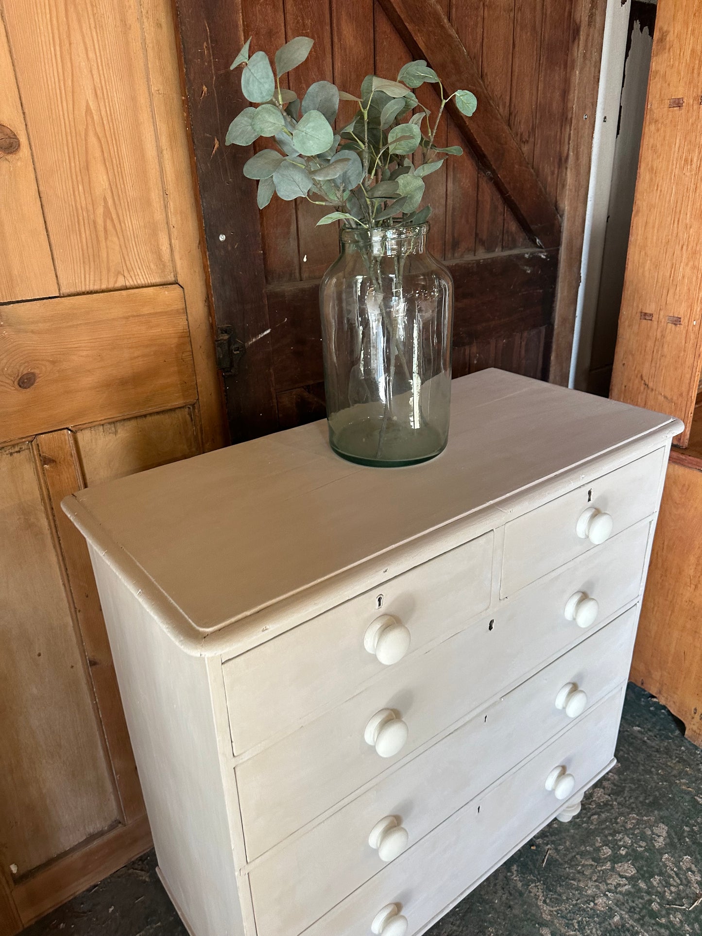 Rustic vintage chest of drawers