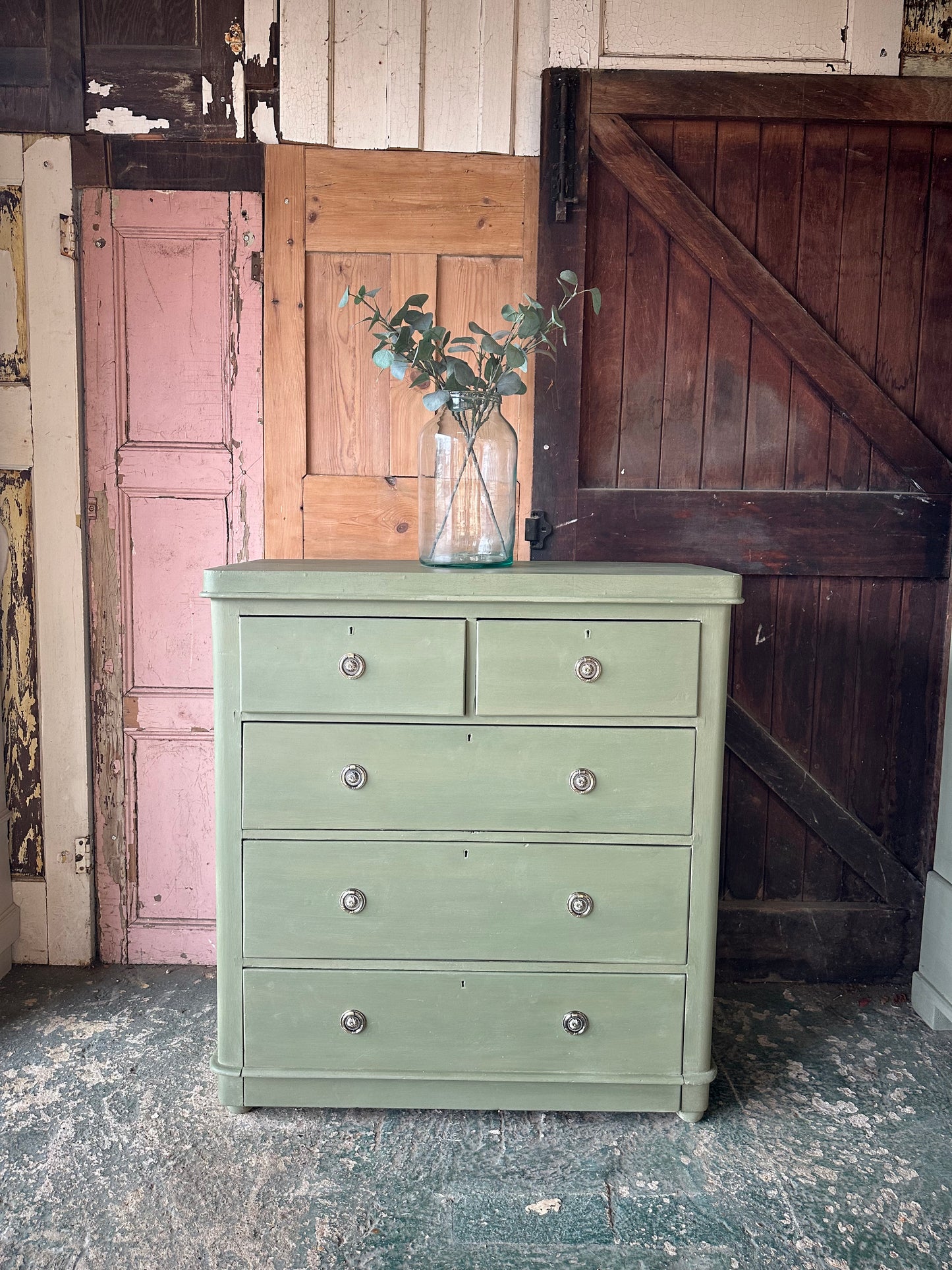 Vintage chest of drawers