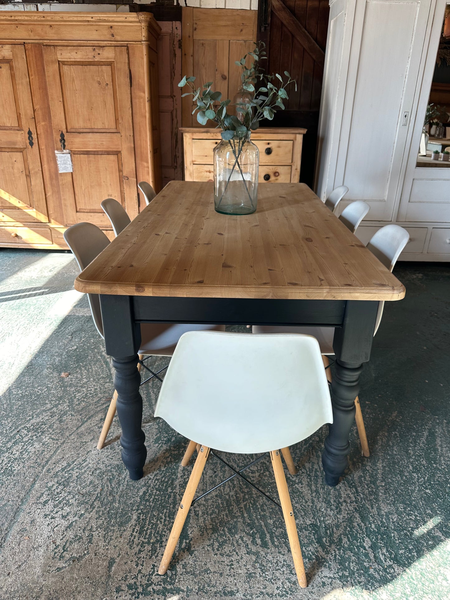 Rustic farmhouse table 8 seater