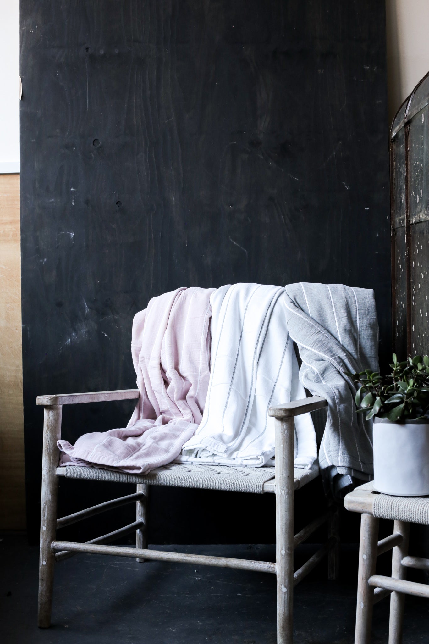 Ebino Wide Stripe Blush and White Throw