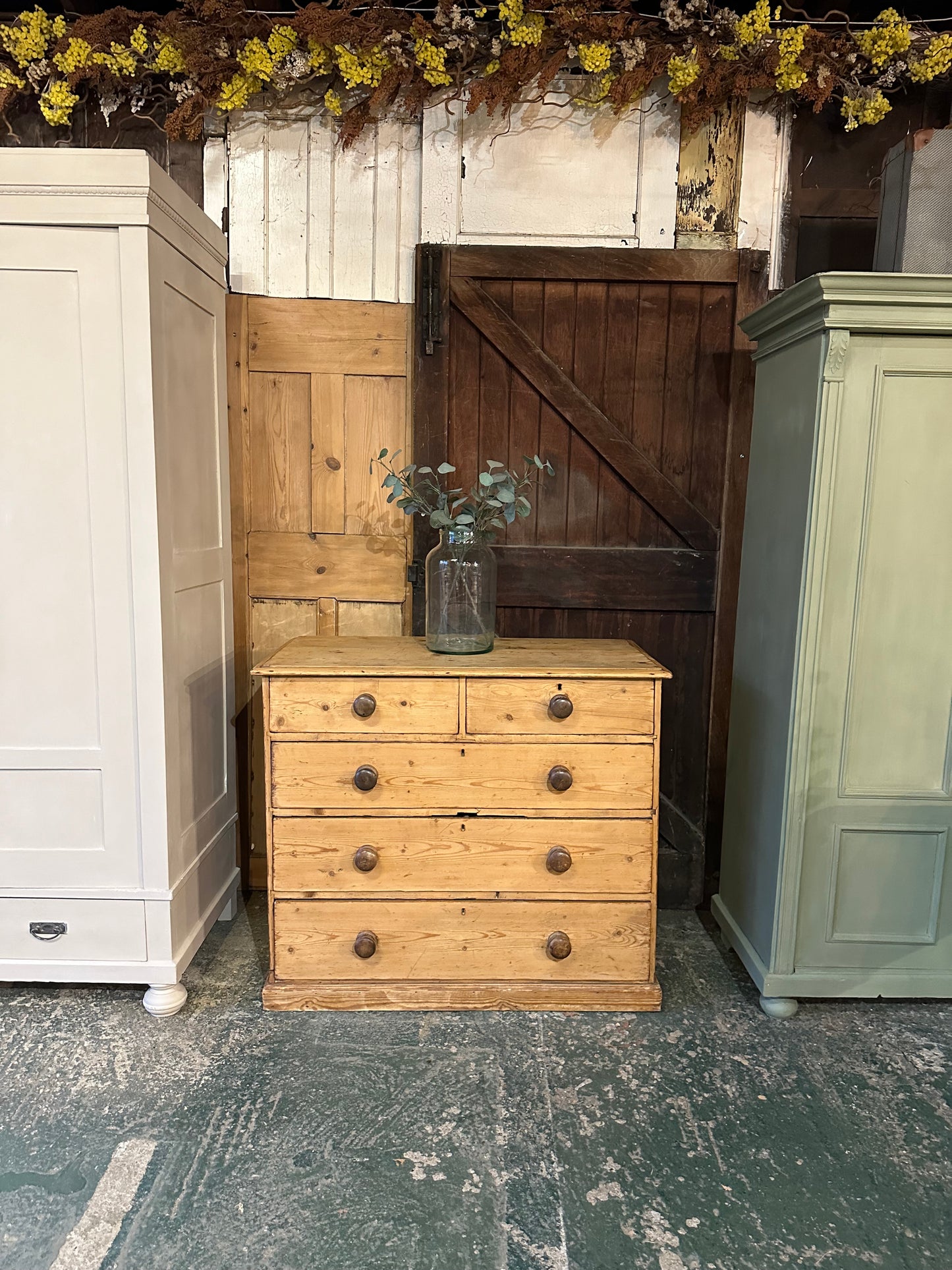 Vintage chest of drawers