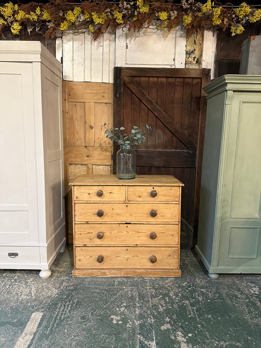 Vintage chest of drawers