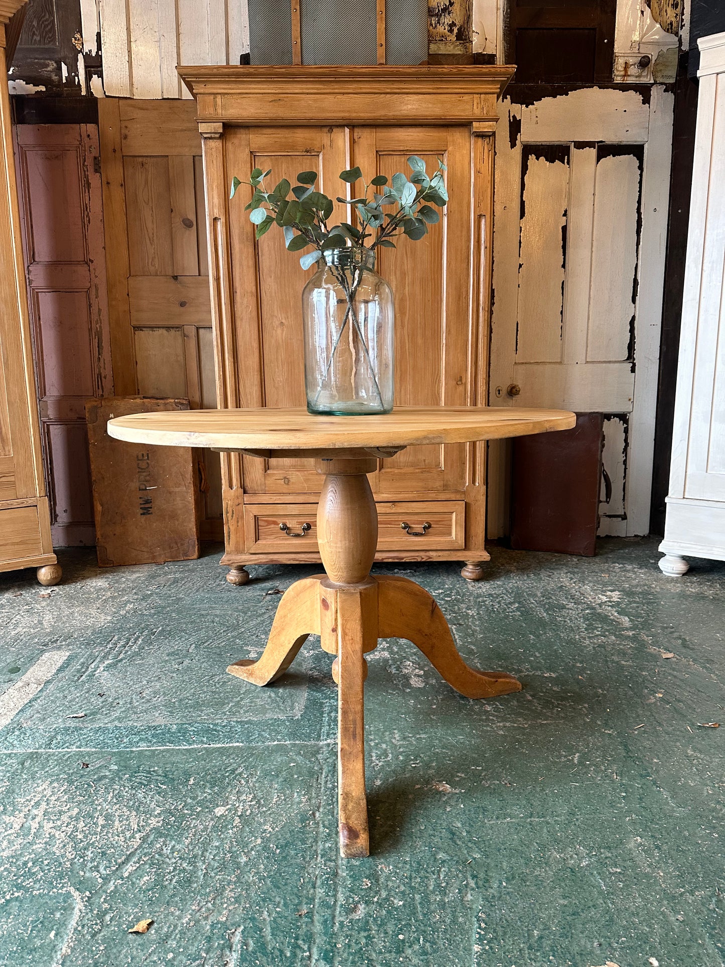 Rustic pedestal table