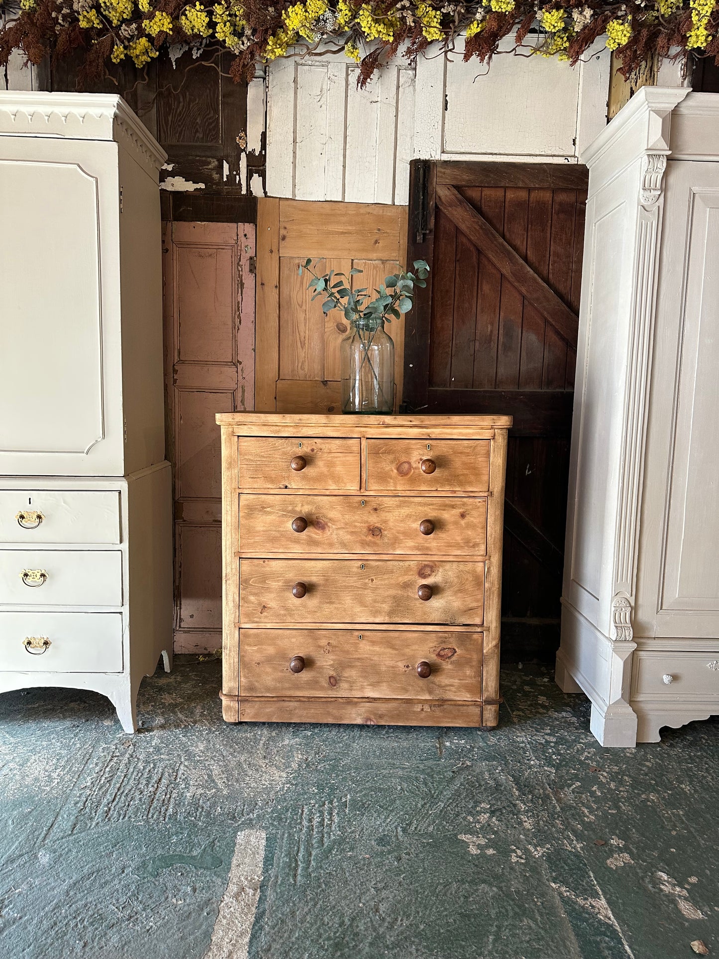 Vintage chest of drawers