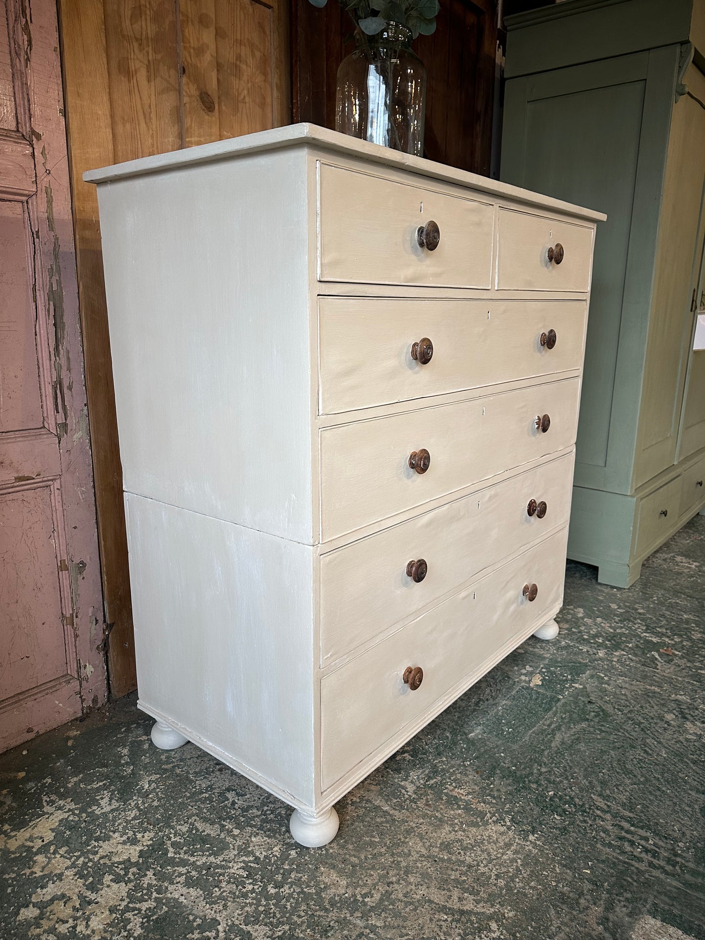 Vintage chest of drawers