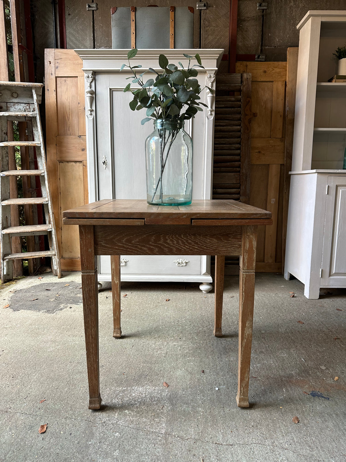 Vintage oak draw leaf table 2-4 seater