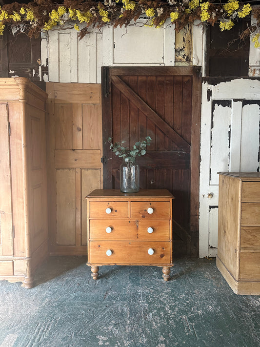 Vintage chest of drawers