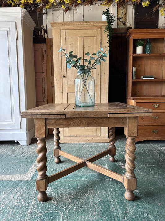 Rustic barley twist oak draw leaf table 4-6 seater
