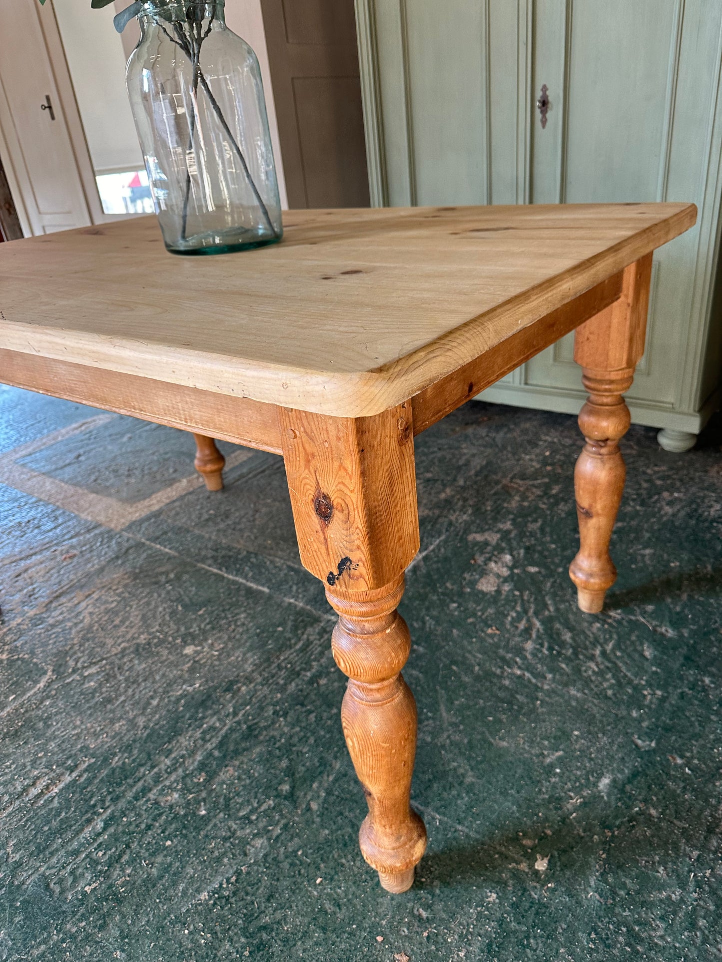 Rustic farmhouse table 6 seater