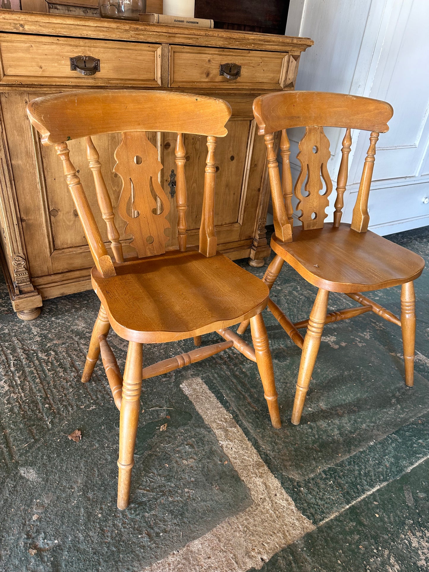 Farmhouse chairs (1 pair)