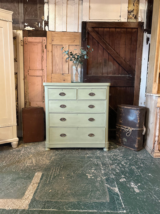 Rustic vintage chest of drawers