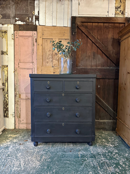 Rustic vintage chest of drawers