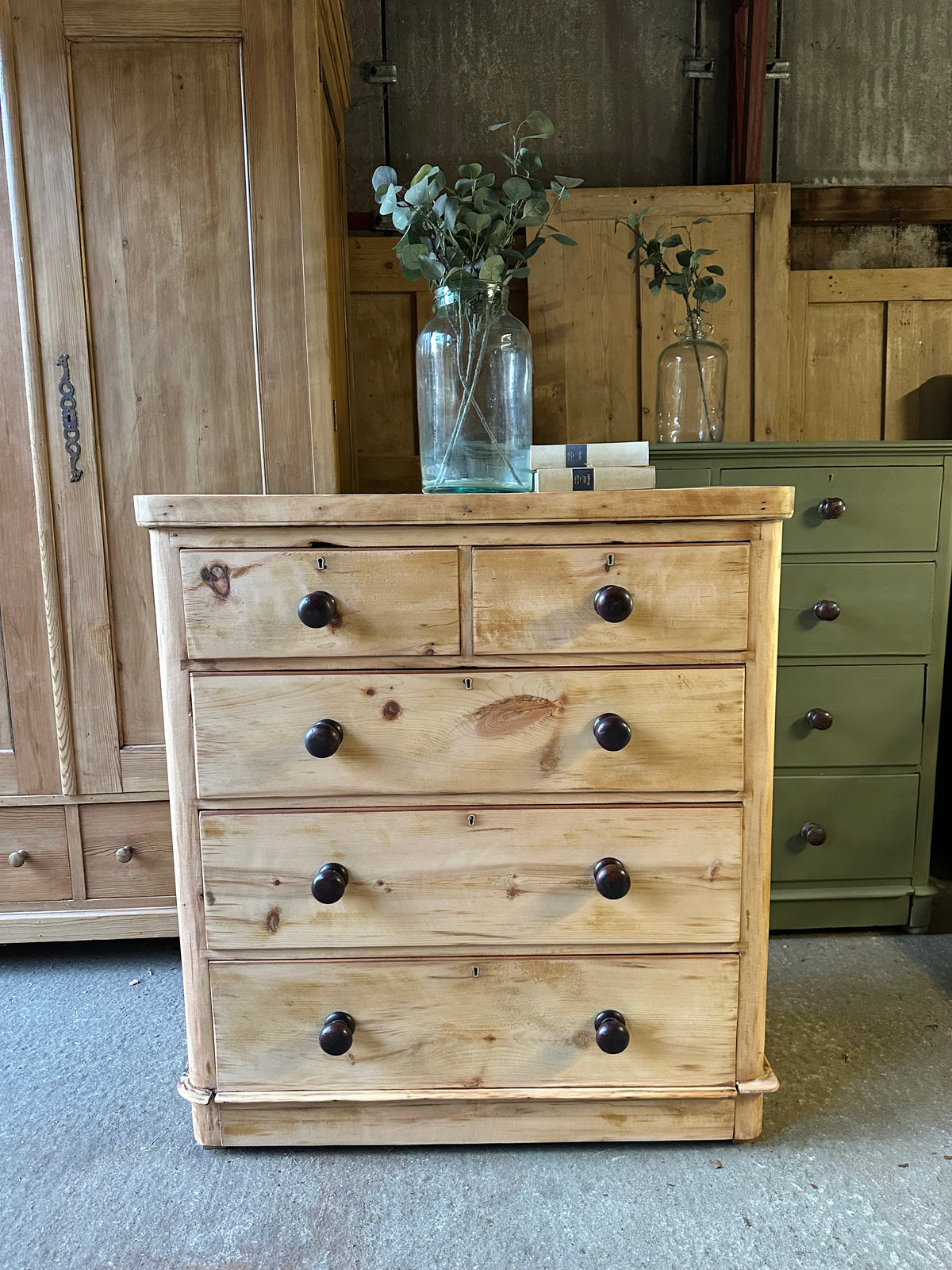 Vintage chest of drawers