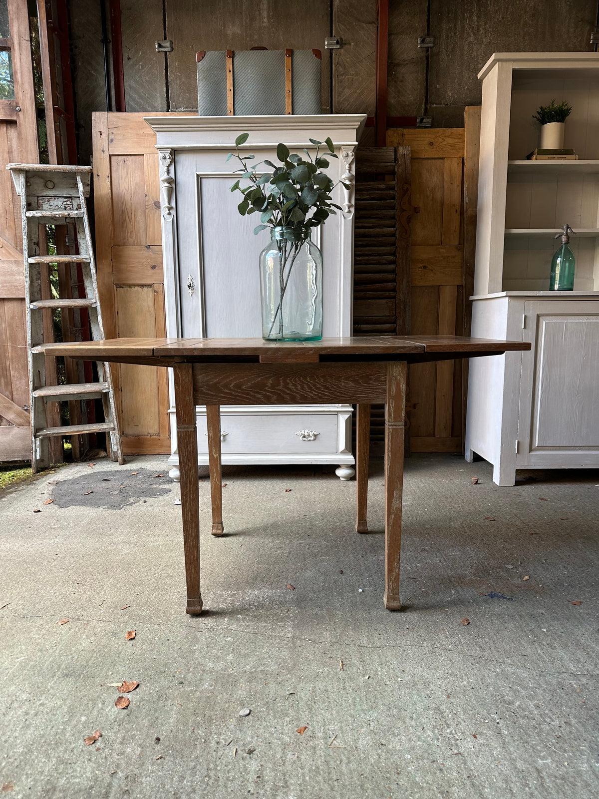 Vintage oak draw leaf table 2-4 seater