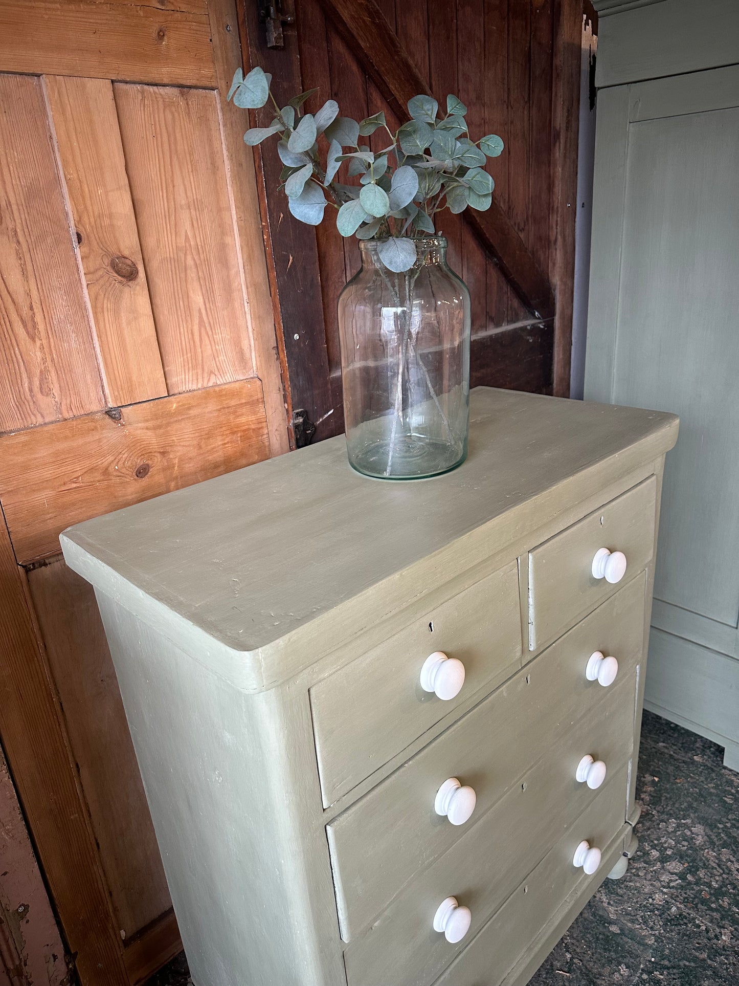 Rustic vintage chest of drawers