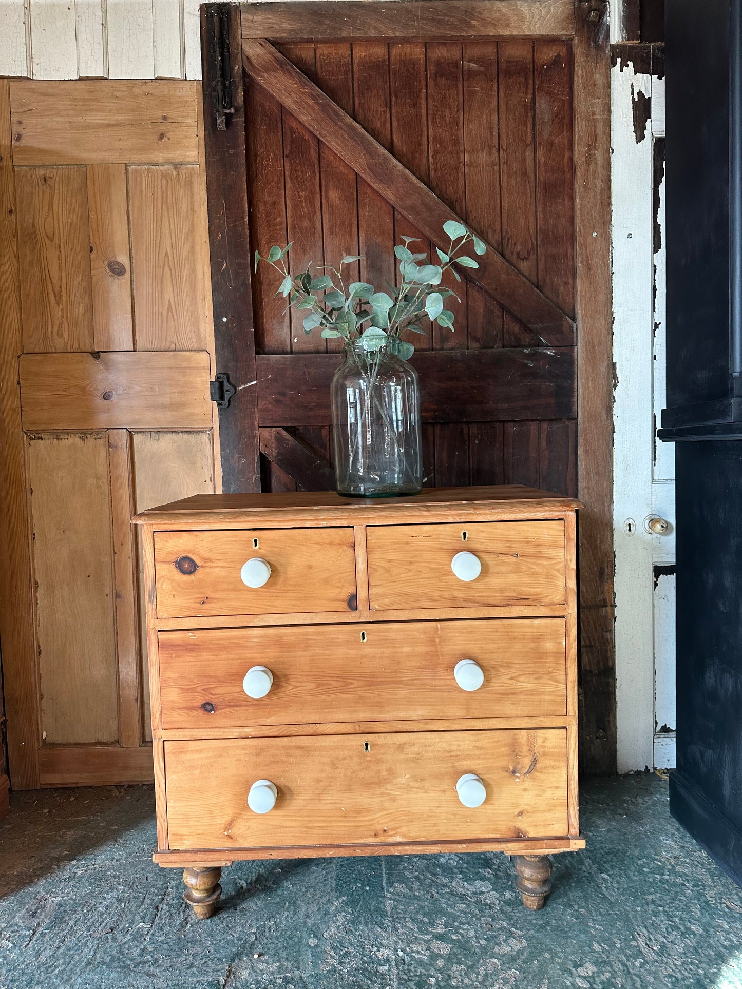 Rustic vintage chest of drawers