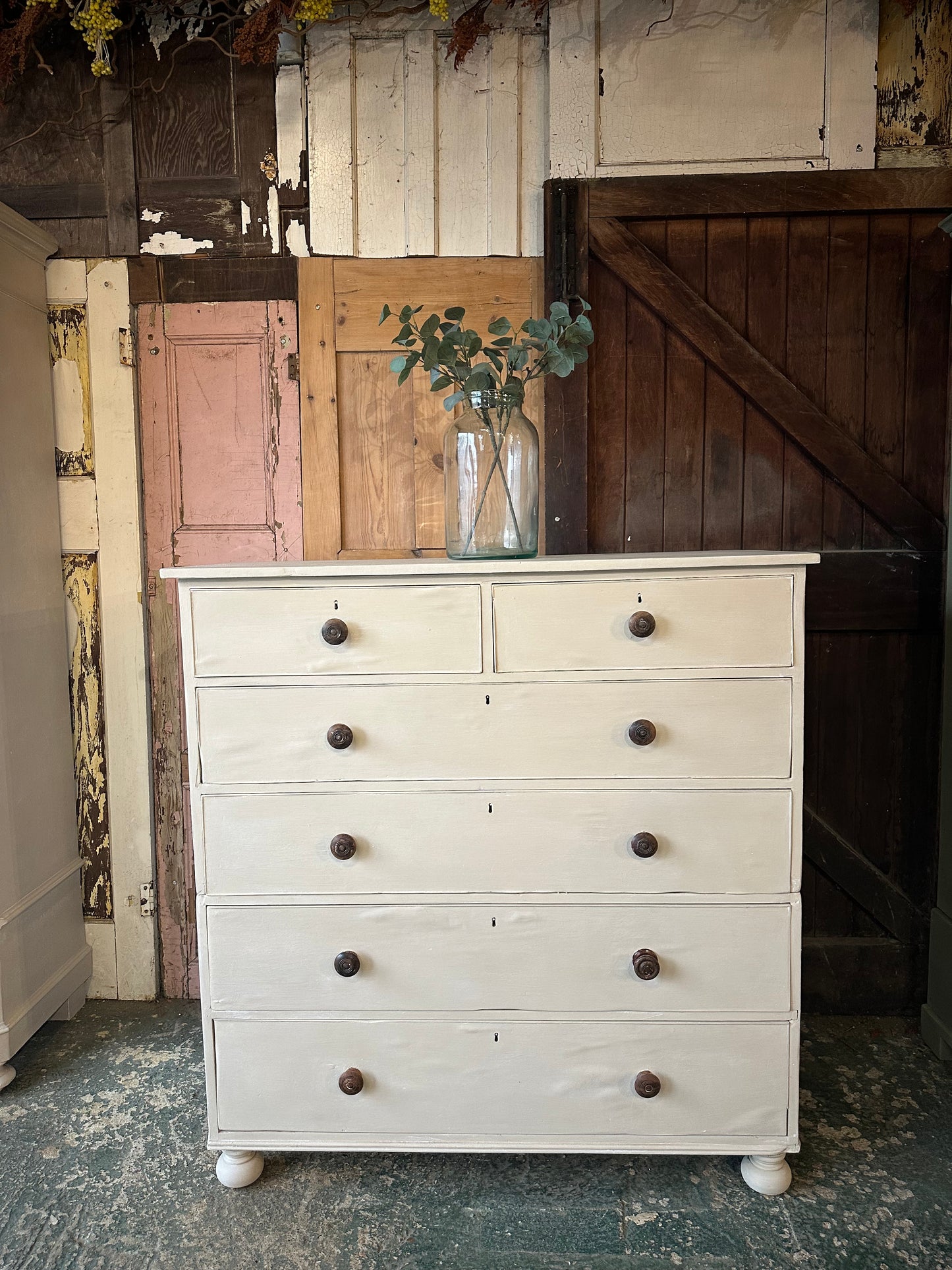 Vintage chest of drawers