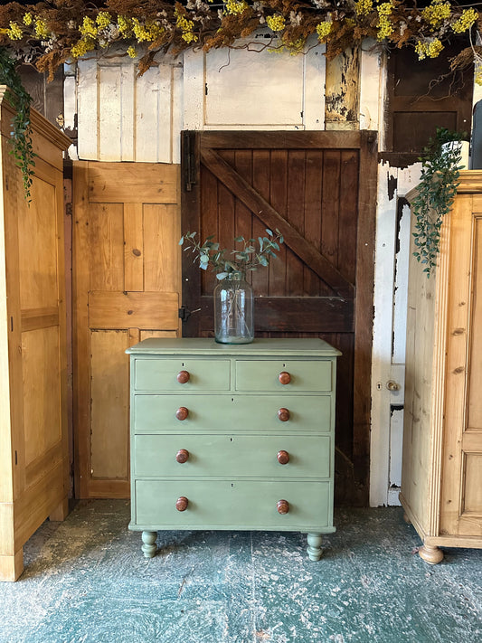 Rustic vintage chest of drawers