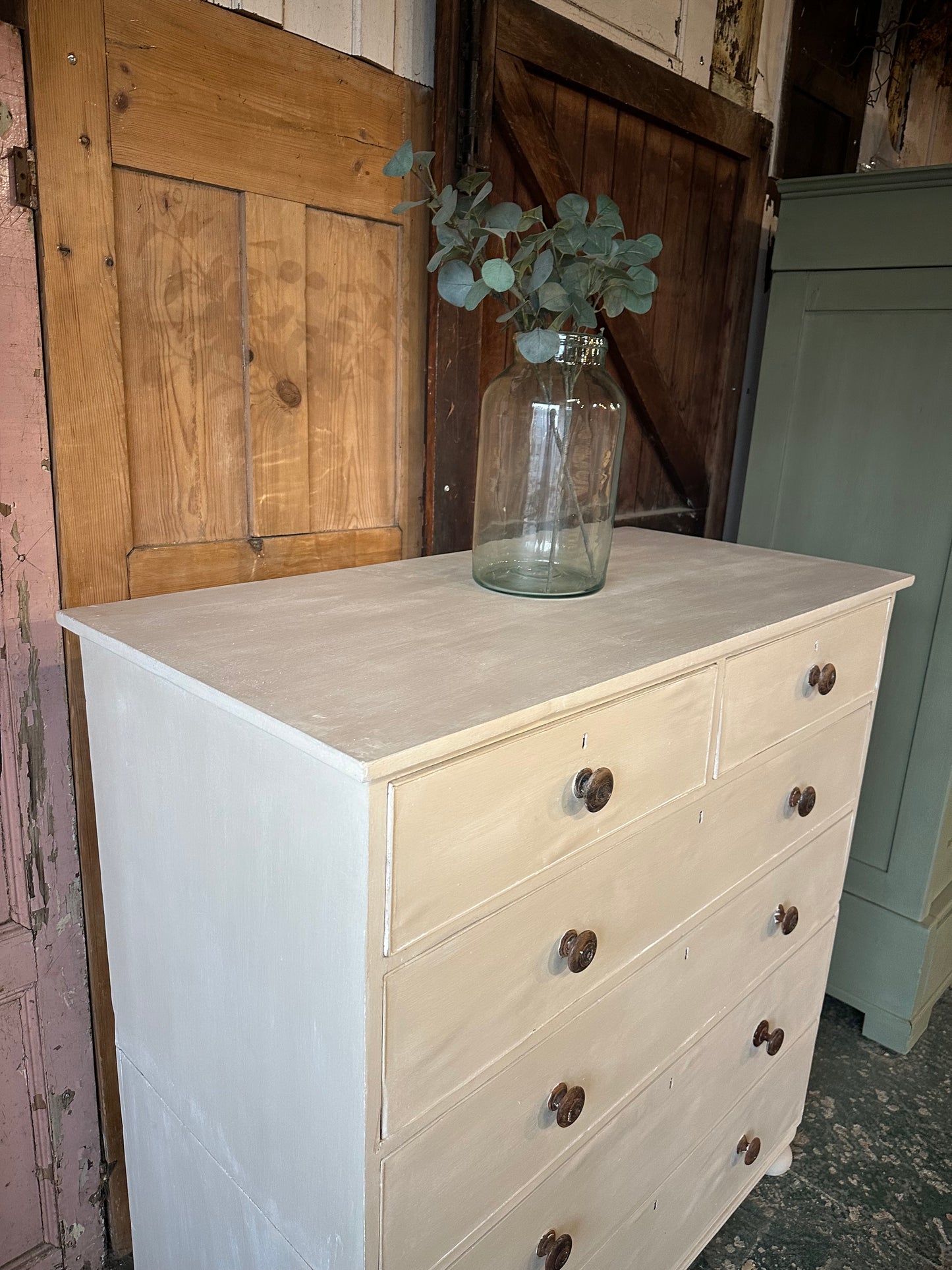 Vintage chest of drawers