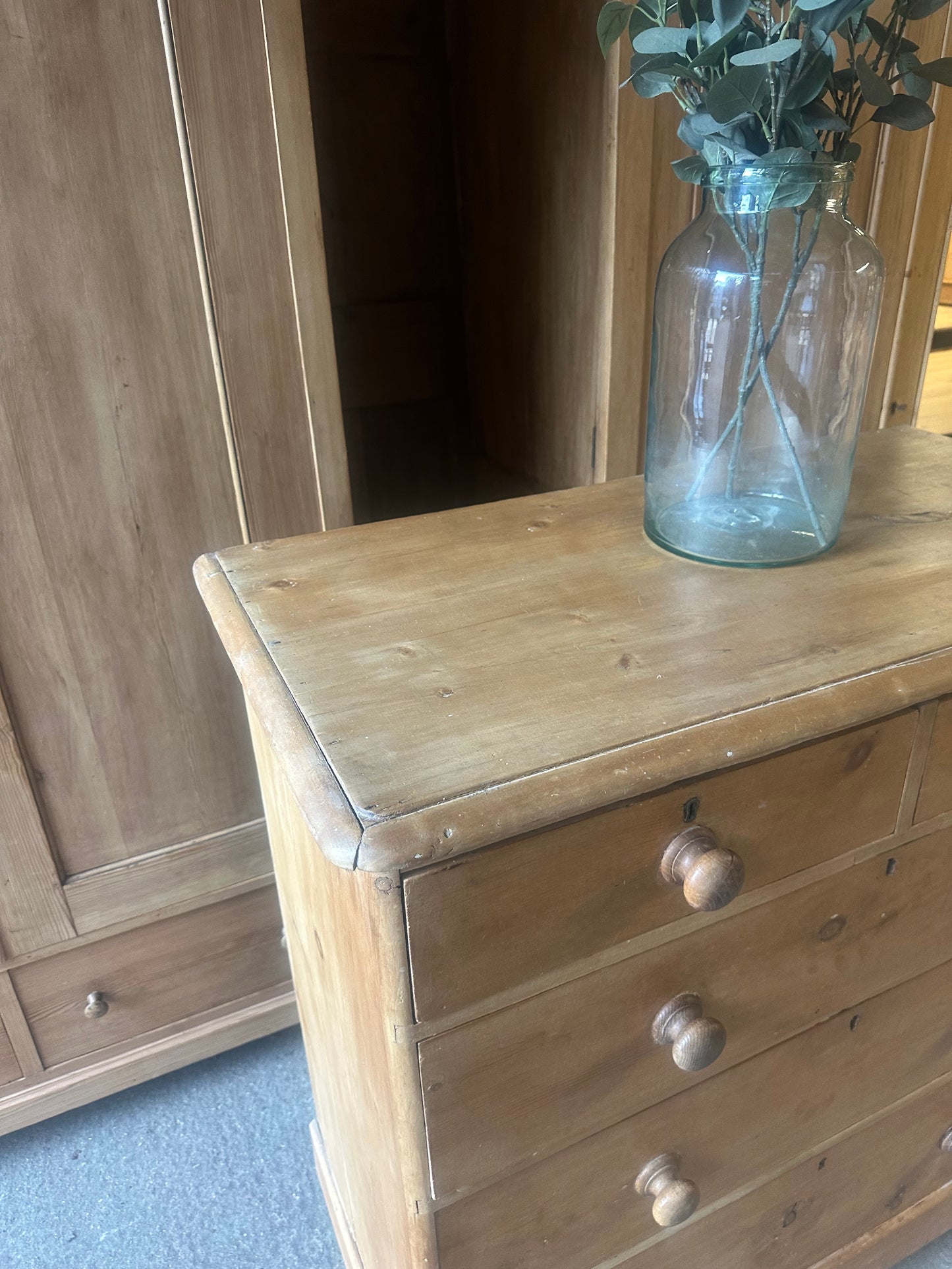Vintage chest of drawers