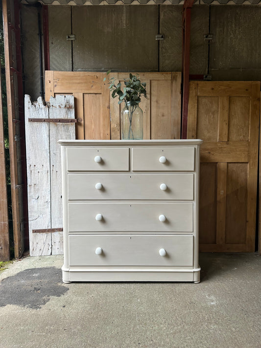 Vintage chest of drawers