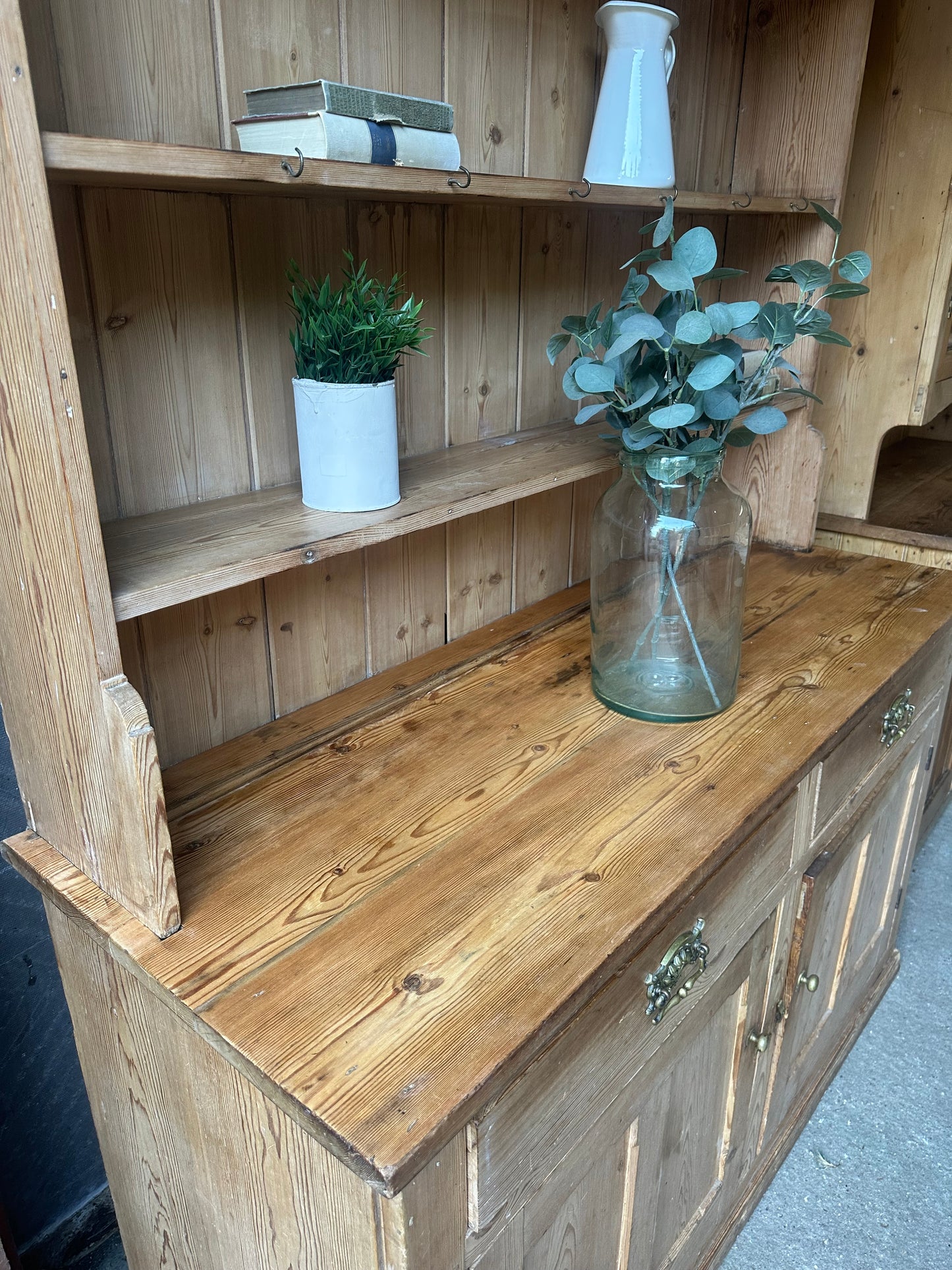 Vintage dresser
