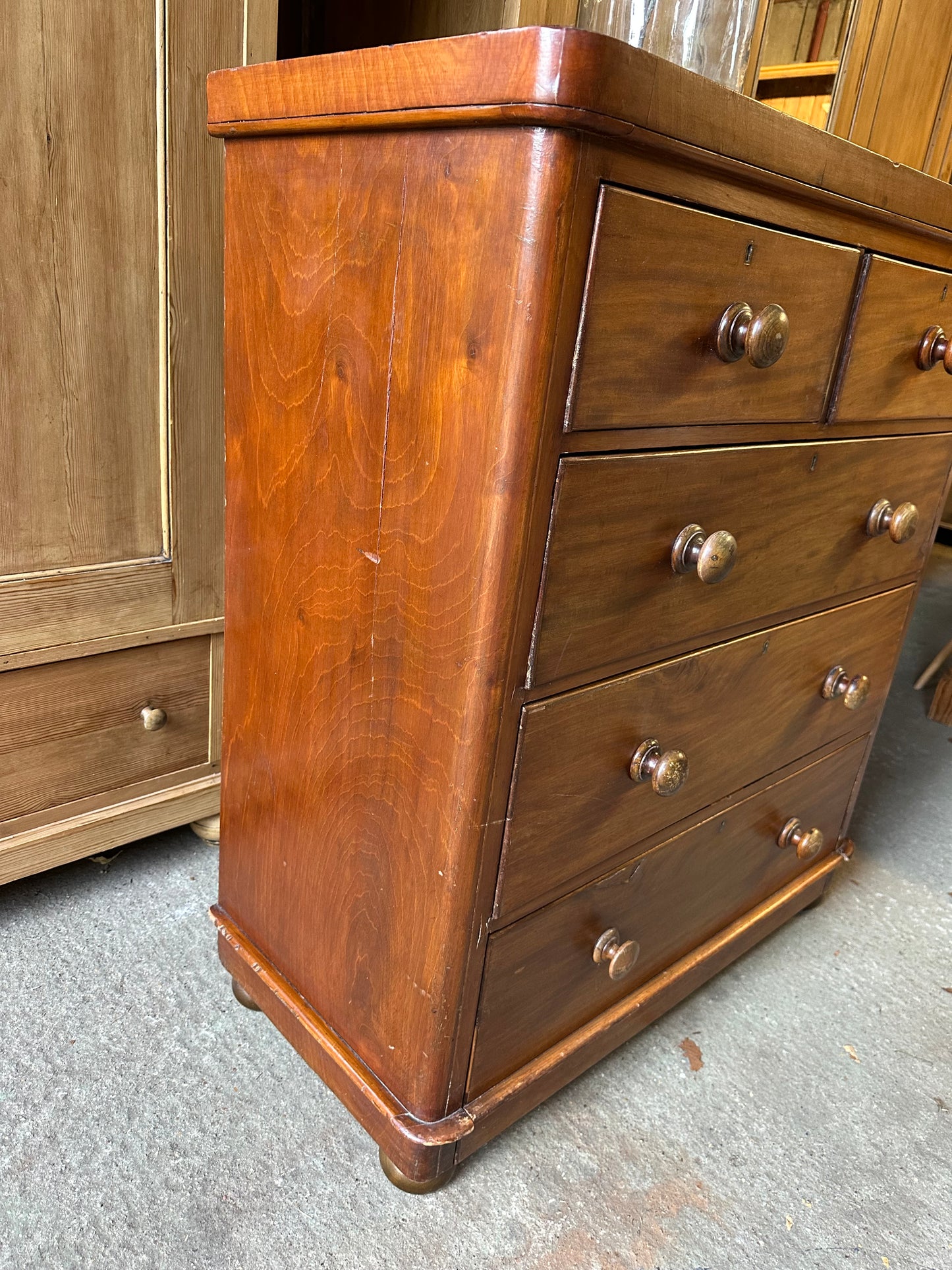 Vintage chest of drawers