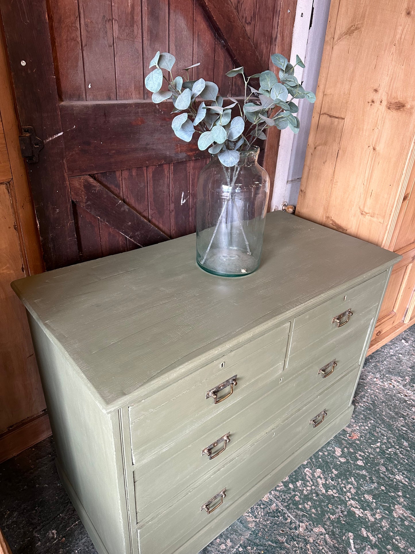 Rustic vintage chest of drawers