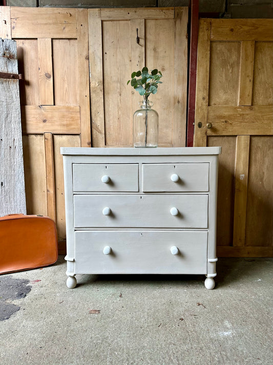 Vintage chest of drawers