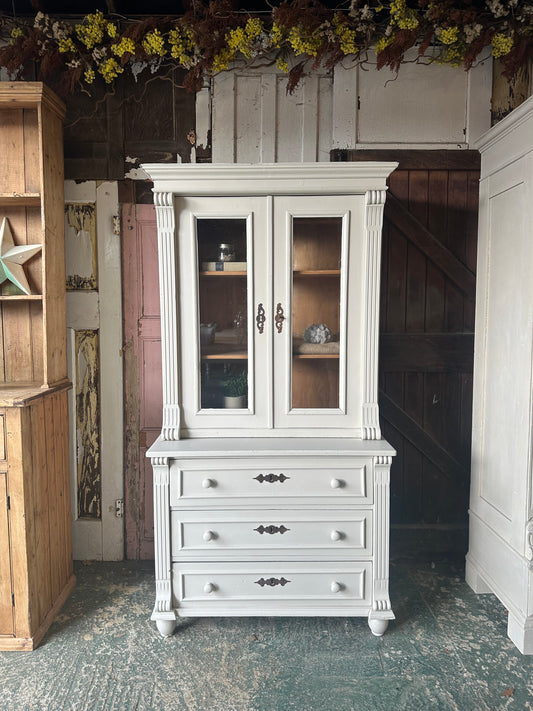 Vintage dresser