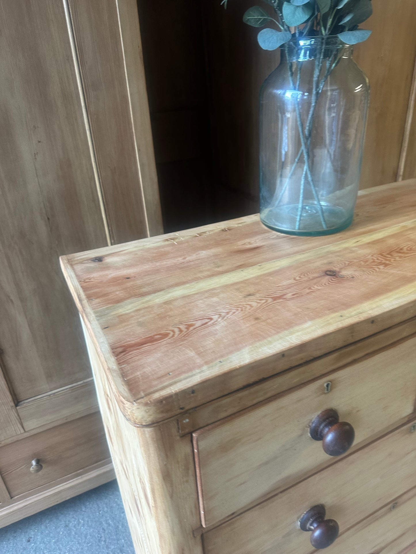 Vintage chest of drawers