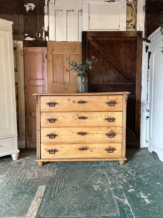 Rustic vintage chest of drawers