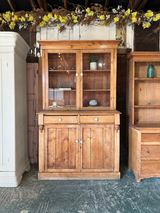Vintage dresser