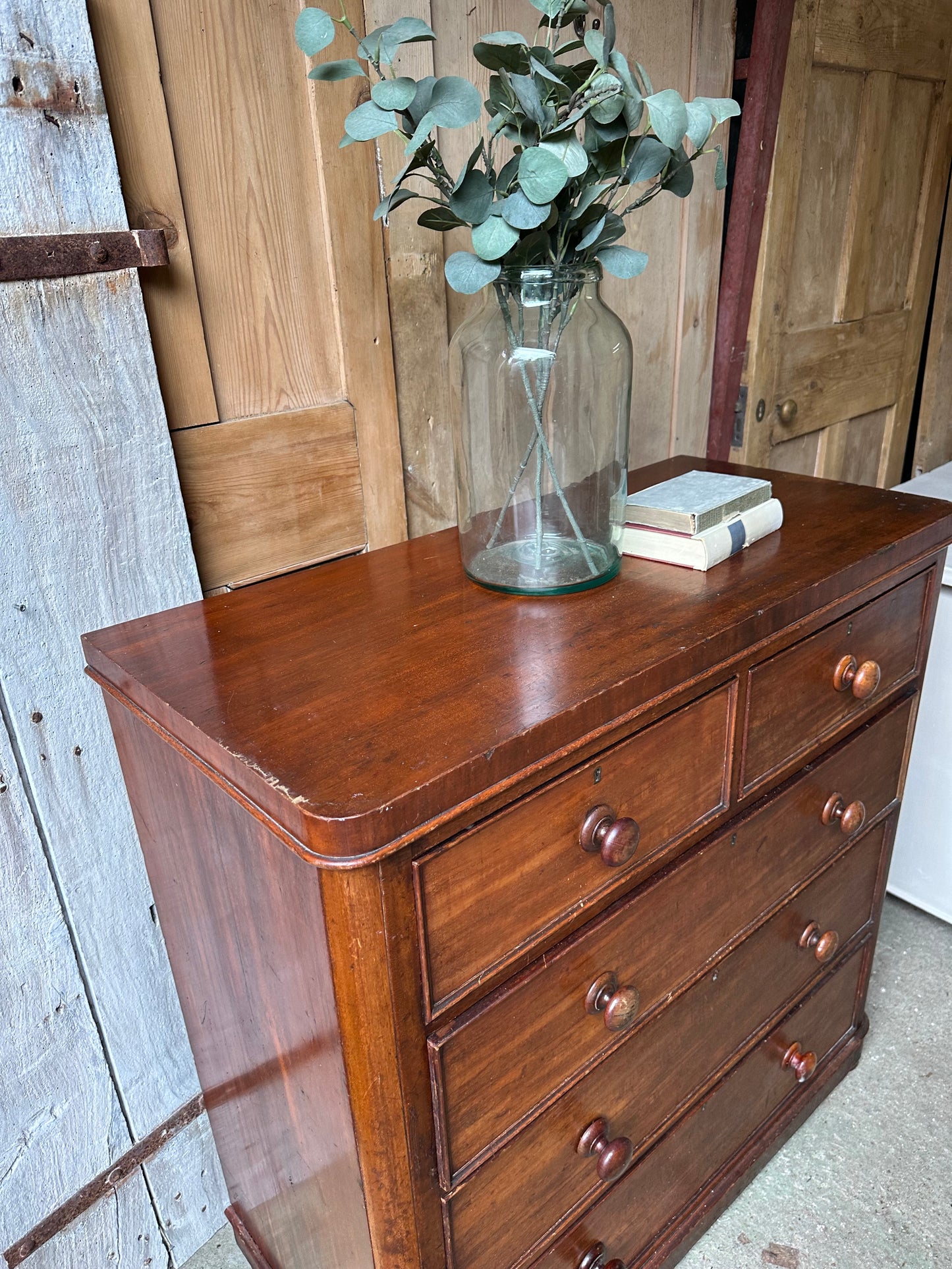 Vintage chest of drawers